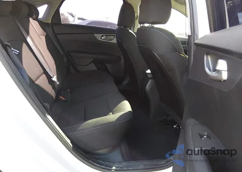 2021 Kia Forte Lxs z USA, uszkodzony, nr VIN 3KPF24AD7ME308809